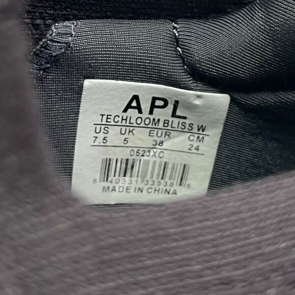 Welcome to my closet! - Picture 11 of 11